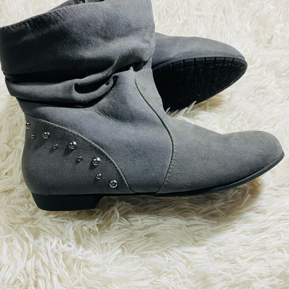 GRAY STUDDED ANKLE BOOTS BOOTIES Zipper KOHLS Size 10 Medium EUC